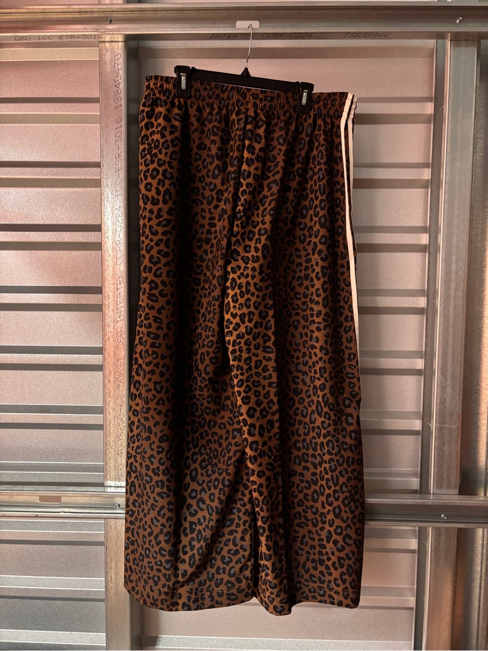 adidas Firebird Leopard Oversized Women's Track Pants Size XL JW7302 - Picture 5 of 6